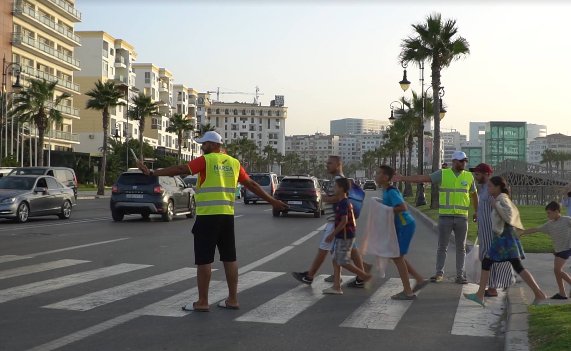 رواق تواصلي وحملات تحسيسية.. NARSA تواكب خصوصية فصل الصيف بعملٍ ميداني يهدف إلى تقليص حوادث السير