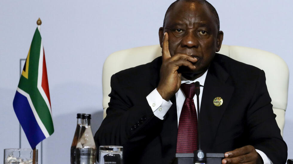  المغرب ينفي تقديمه لطلب الانضمام لمجموعة بريكس ويتّهم جنوب أفريقيا بالتحايل لخدمة أجندة غير معلنة 