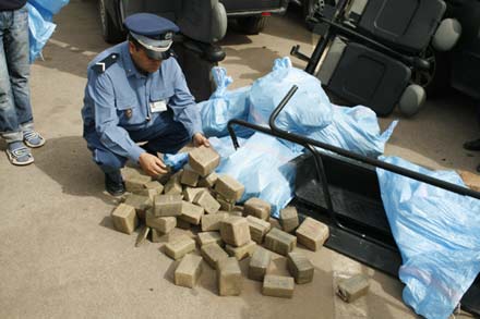 ضبط وحجز 56 كلغ من مخدر الشيرا بباب سبتة