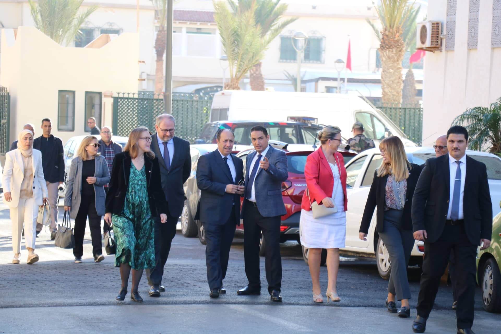 بعد زيارتهم للعيون.. 100 برلماني فرنسي يُطالبون ماكرون بالاعتراف بمغربية الصحراء