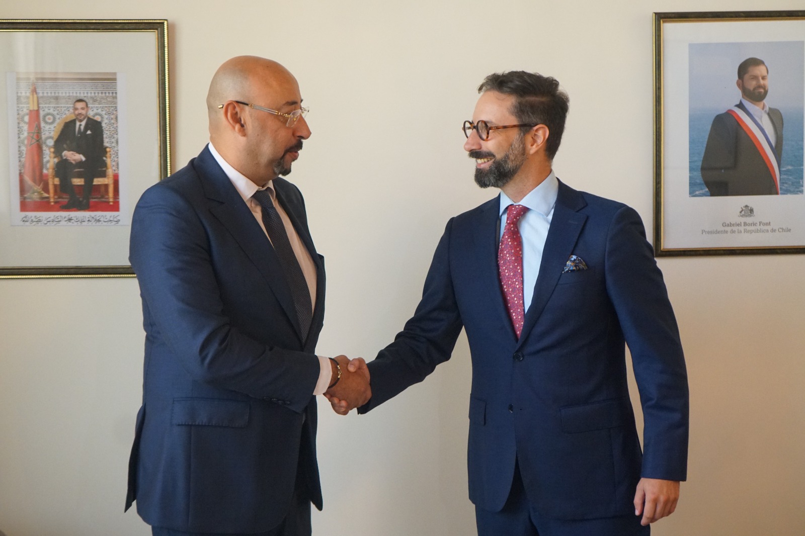 عمدة طنجة يتسلم أوراق اعتماده كقنصل شرفي لجمهورية التشيلي بالمغرب