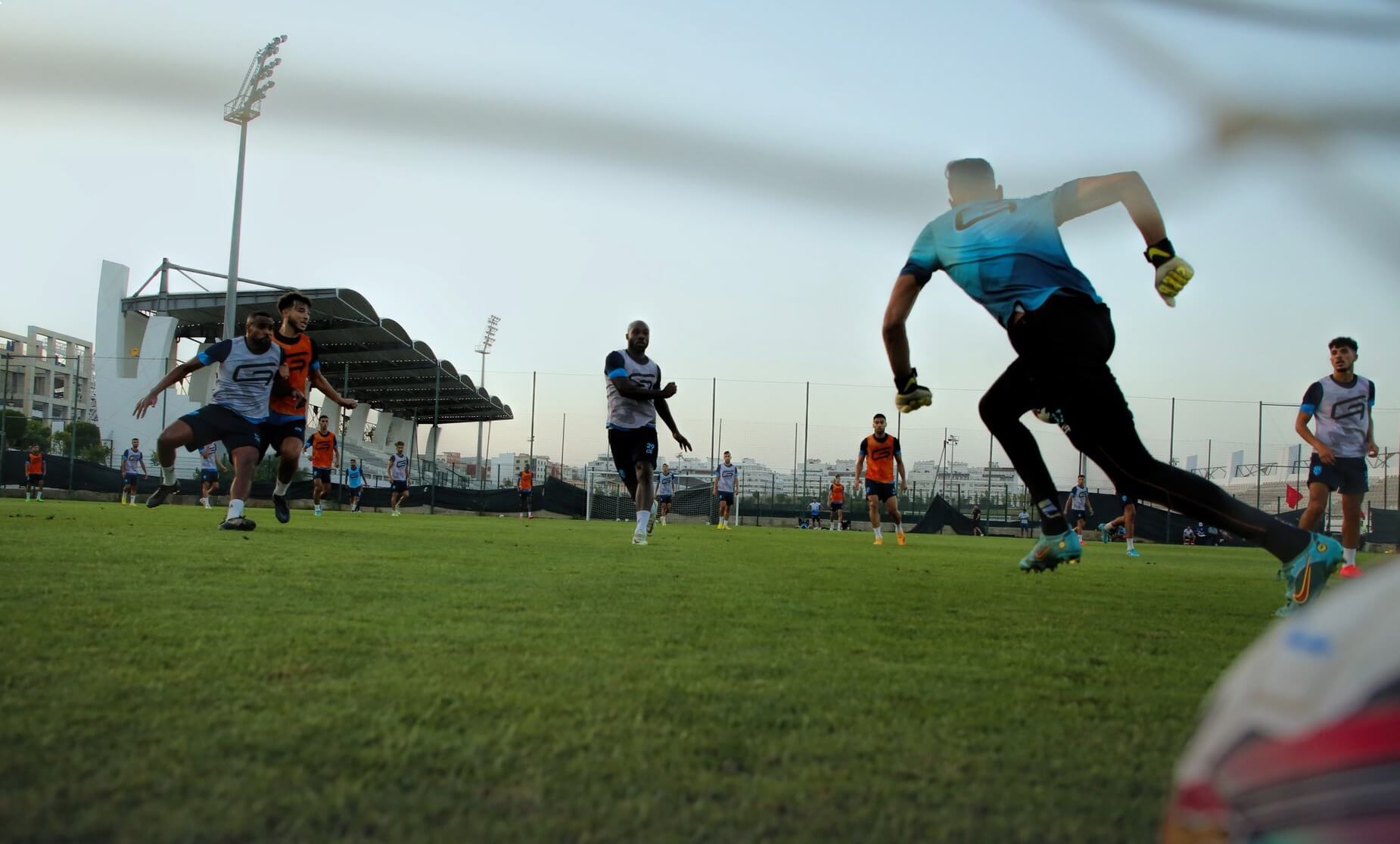  اتحاد طنجة يفسخ عقدي اللاعبين بدر البقالي وياسين دهاز بالتراضي 