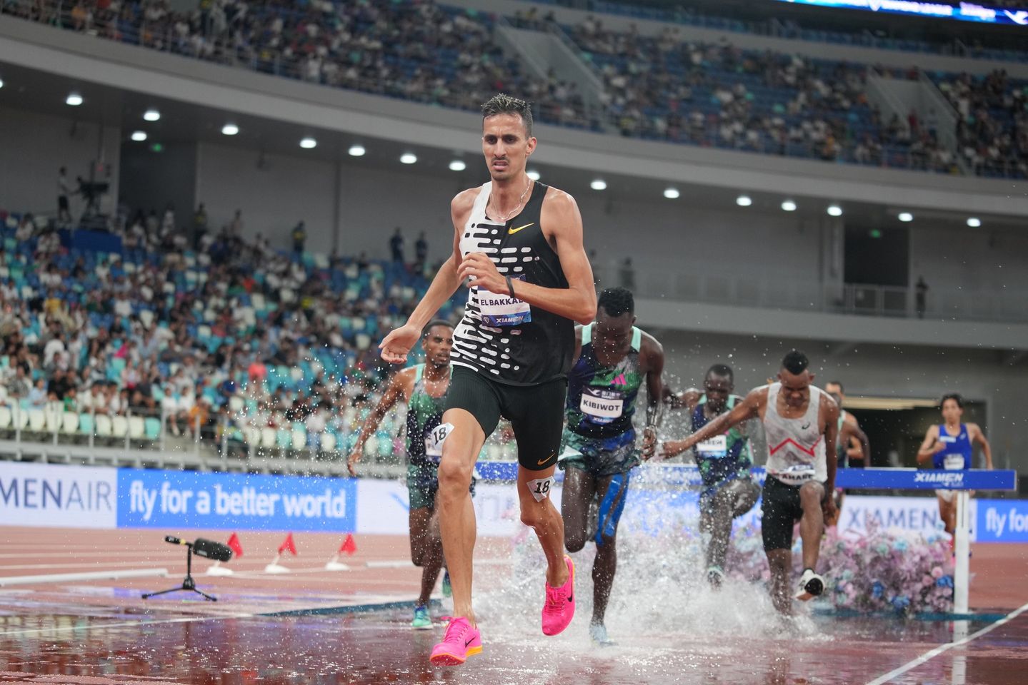  العداء المغربي سفيان البقالي يفوز بسباق 3000 متر موانع ضمن الدوري الماسي لألعاب القوى 