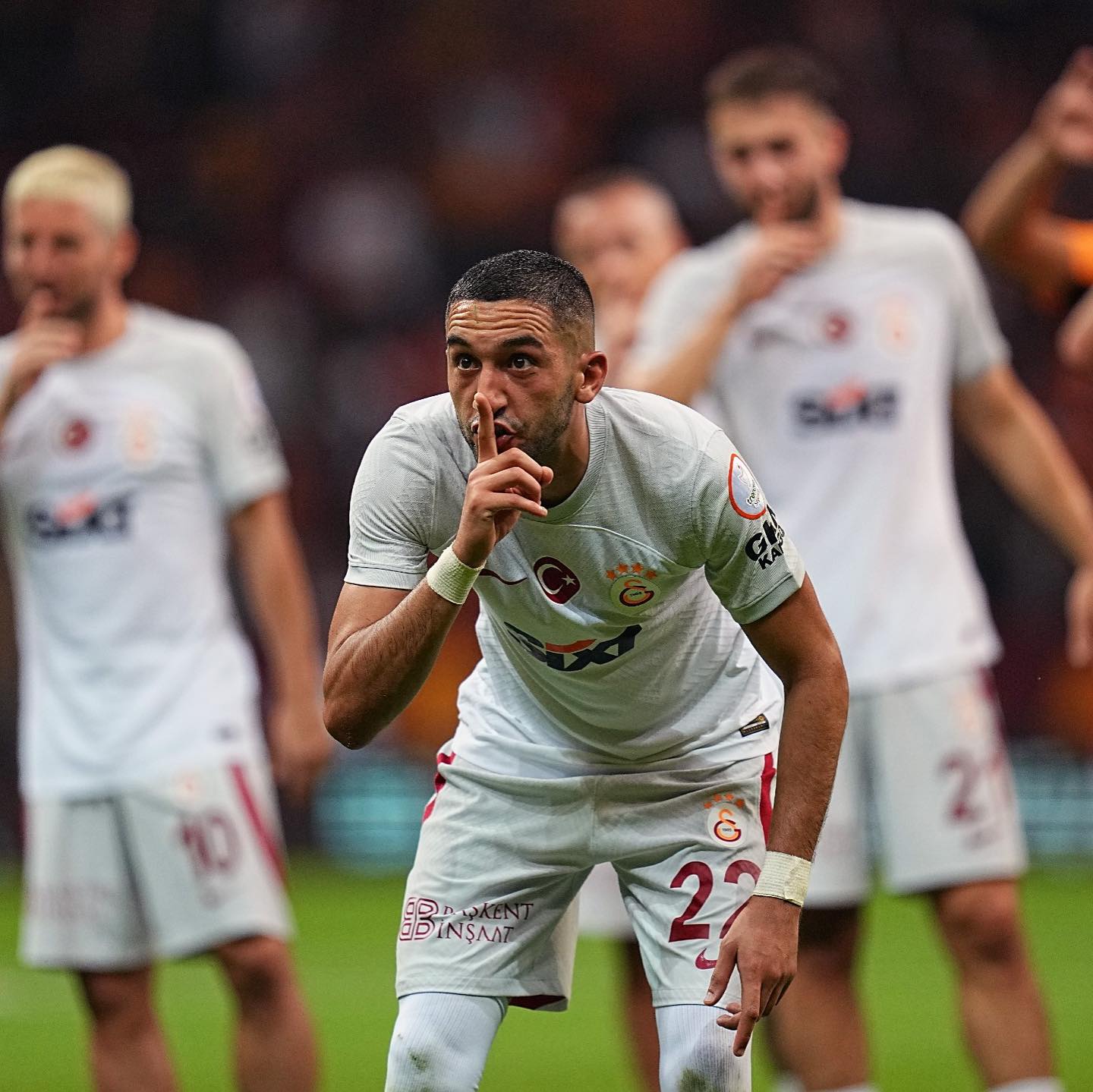  حكيم زياش يخوض أولى مبارياته في الدوري التركي ويساهم في فوز فريقه "غلطة سراي" 