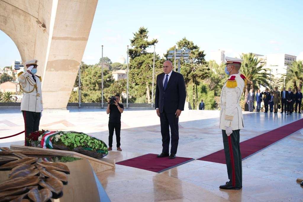 بعد مناورات عسكرية بحرية بين المغرب وإسبانيا.. الجزائر تستقبل وزير الدفاع الإيطالي