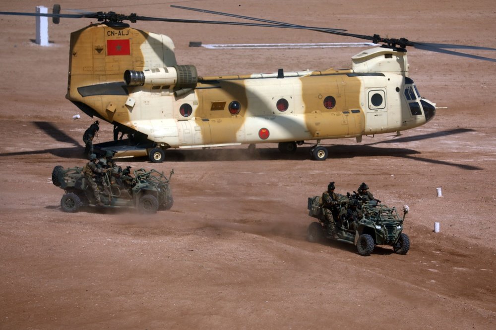  جبهة "البوليساريو" تخشى من هجوم عنيف.. المغرب ينقل قوات عسكرية جديدة بالقرب من الجدار الأمني في الصحراء 