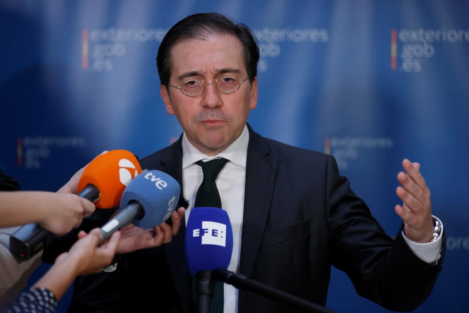 ألباريس يؤكد أن المغرب ملتزم بخارطة الطريق المتفق عليها مع إسبانيا وينفي الالتزام بموعد لفتح الحدود التجارية