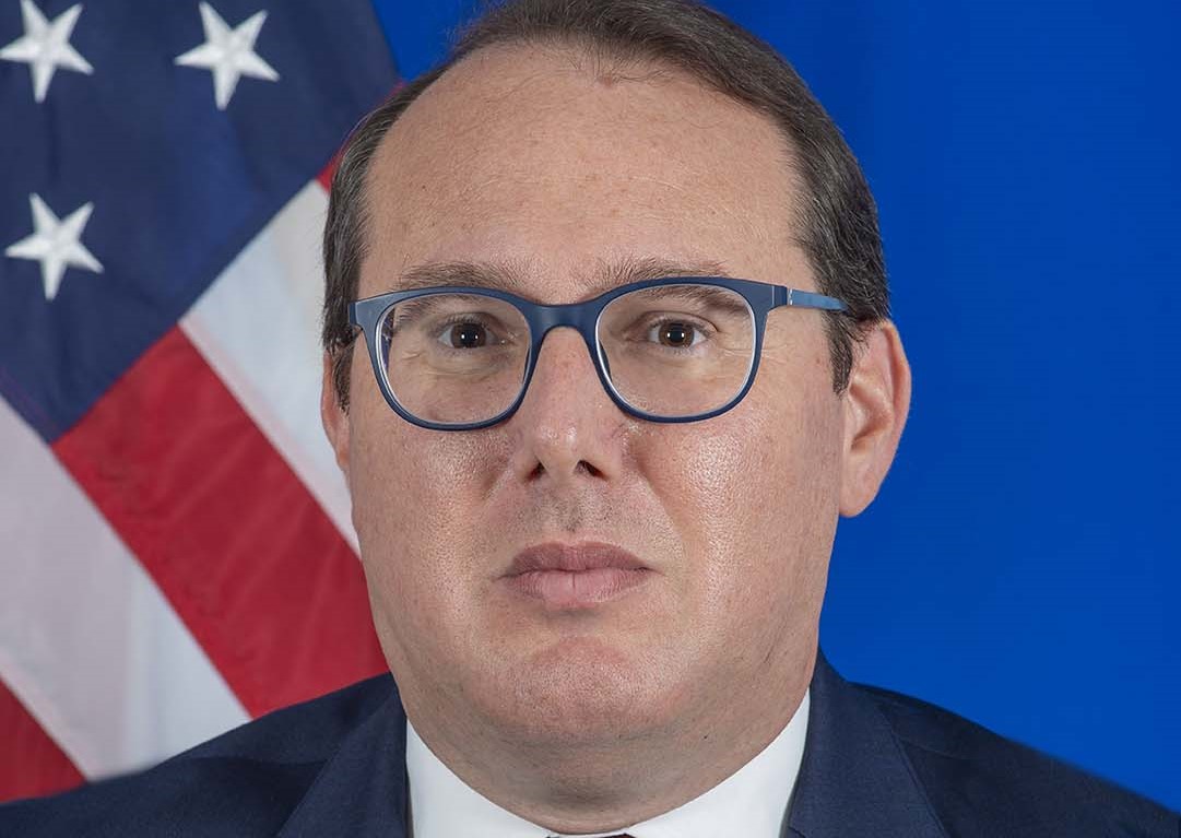 بلاغ للسفارة الأمريكية في الرباط بعد لقاء المبعوث الأمريكي جوشوا هاريس ووزير الخارجية المغربي: واشنطن تدعم الحكم الذاتي في الصحراء وتعتبره "جادا وواقعيا وذا مصداقية"