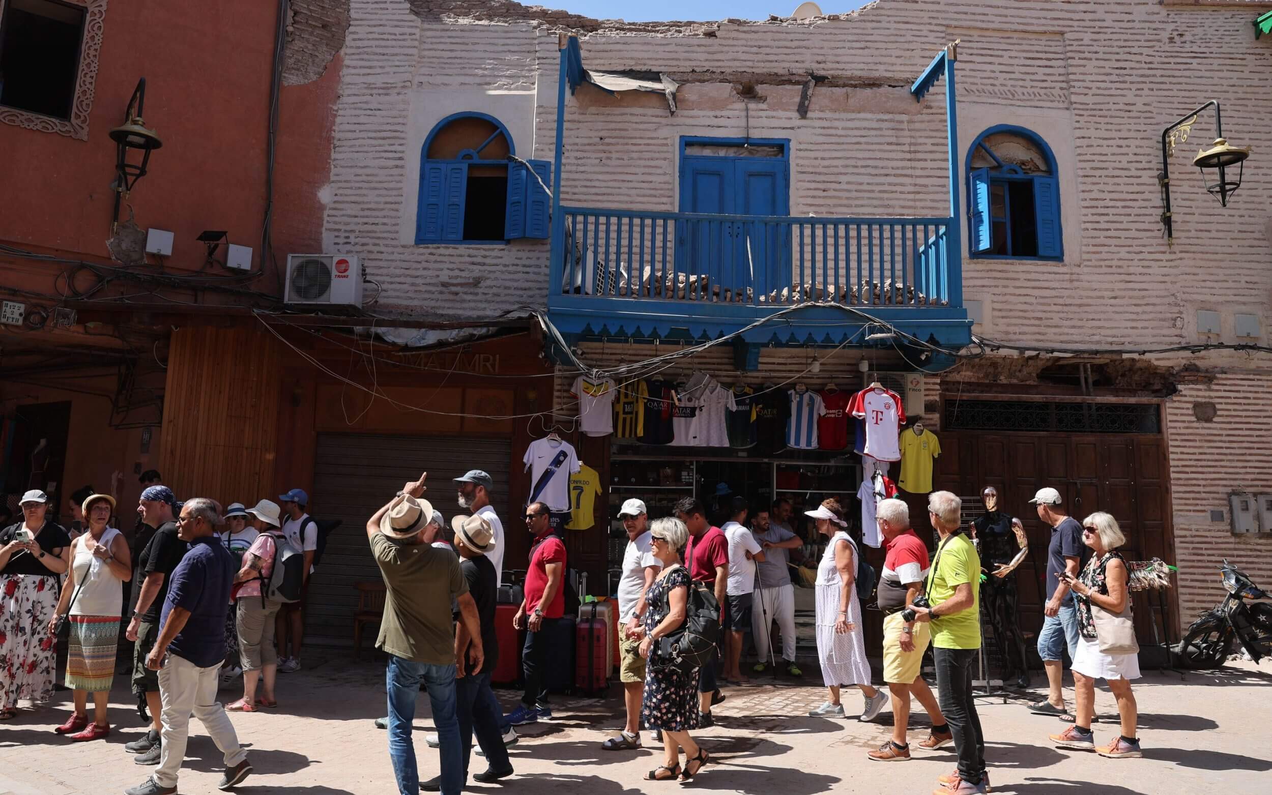  السياحة في مراكش.. فينق ينبعث من تحت ركام الزلزال متسلّحا بإرادة الشعب وثقة السياح الأجانب في "المدينة الحمراء" 