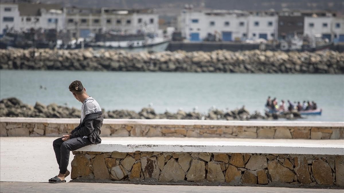 إسبانيا تكشف كيف دفع تشديد مراقبة الحدود المغربية شمالا المهاجرين إلى تغيير بوصلتهم صوب الجنوب وجزر الكناري رغم حدة الخطر