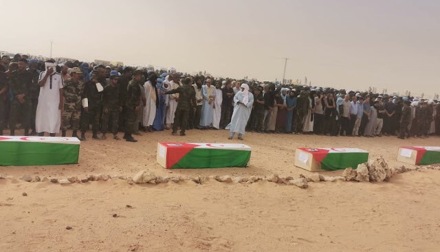 جبهة البوليساريو الانفصالية تُشيّع جثامين قتلاها في قصف مغربي بطائرة مسيرة تابعة للجيش