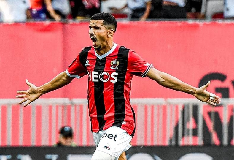  فريق نيس الفرنسي يوقف اللاعب الجزائري يوسف عطال "إلى إشعار آخر" بعد نشره فيديو يدعو فيه أن "يرسل الله أسود لليهود" 