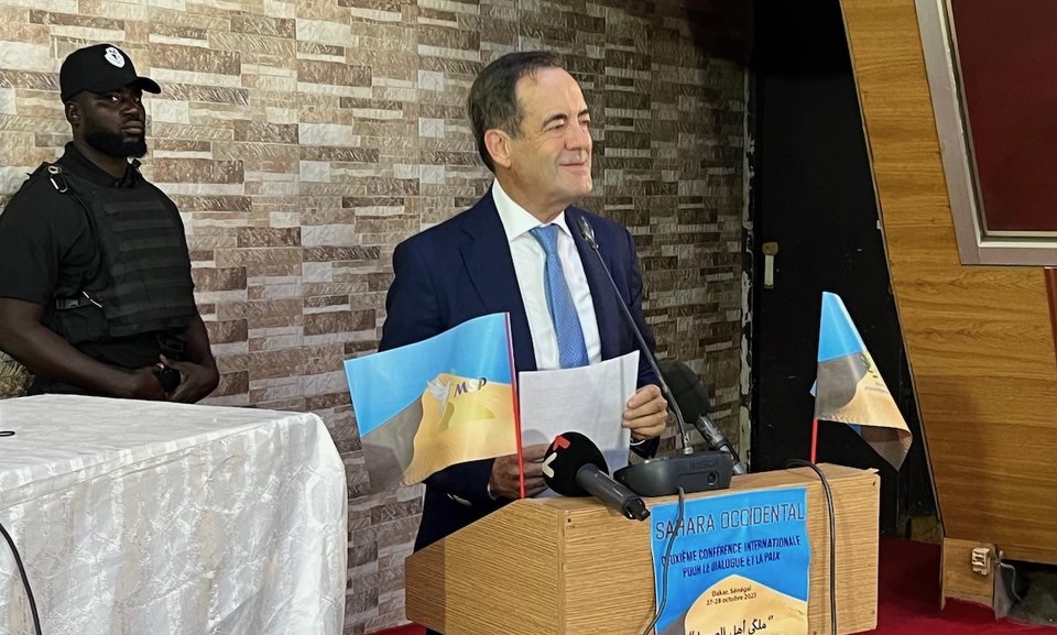 بعدما كان من أشرس معارضي الملكية والمغرب.. وزير الدفاع الإسباني السابق يُدافع عن مغربية الصحراء ويعتبر اعتراف الاتحاد الأفريقي بالبوليساريو "أمرا شاذا لم يحدث في أي منظمة أخرى"