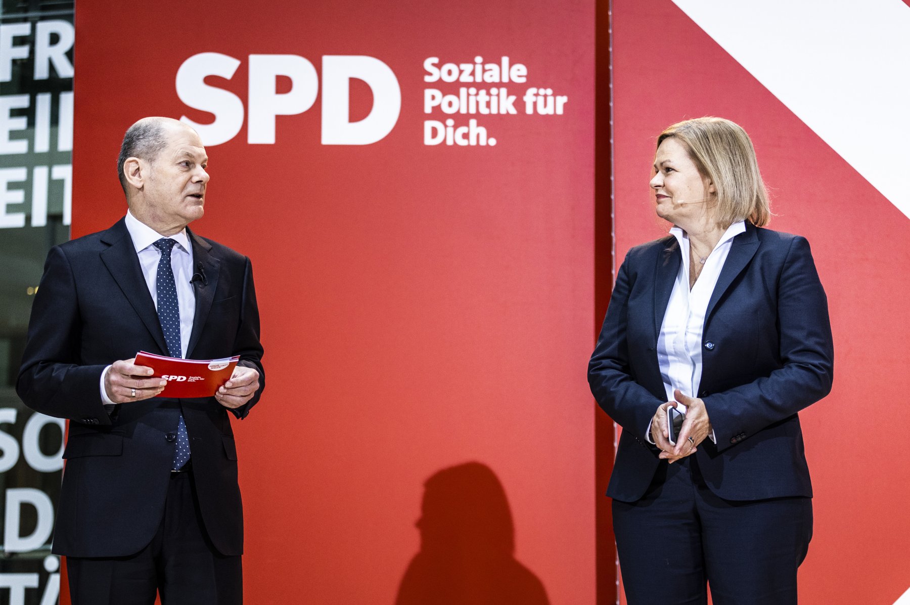  في ظل سعيها لتنزيل قرار الترحيل السريع للمهاجرين.. مسؤولان في الحكومة الألمانية يزوران المغرب للقاء الفتيت 