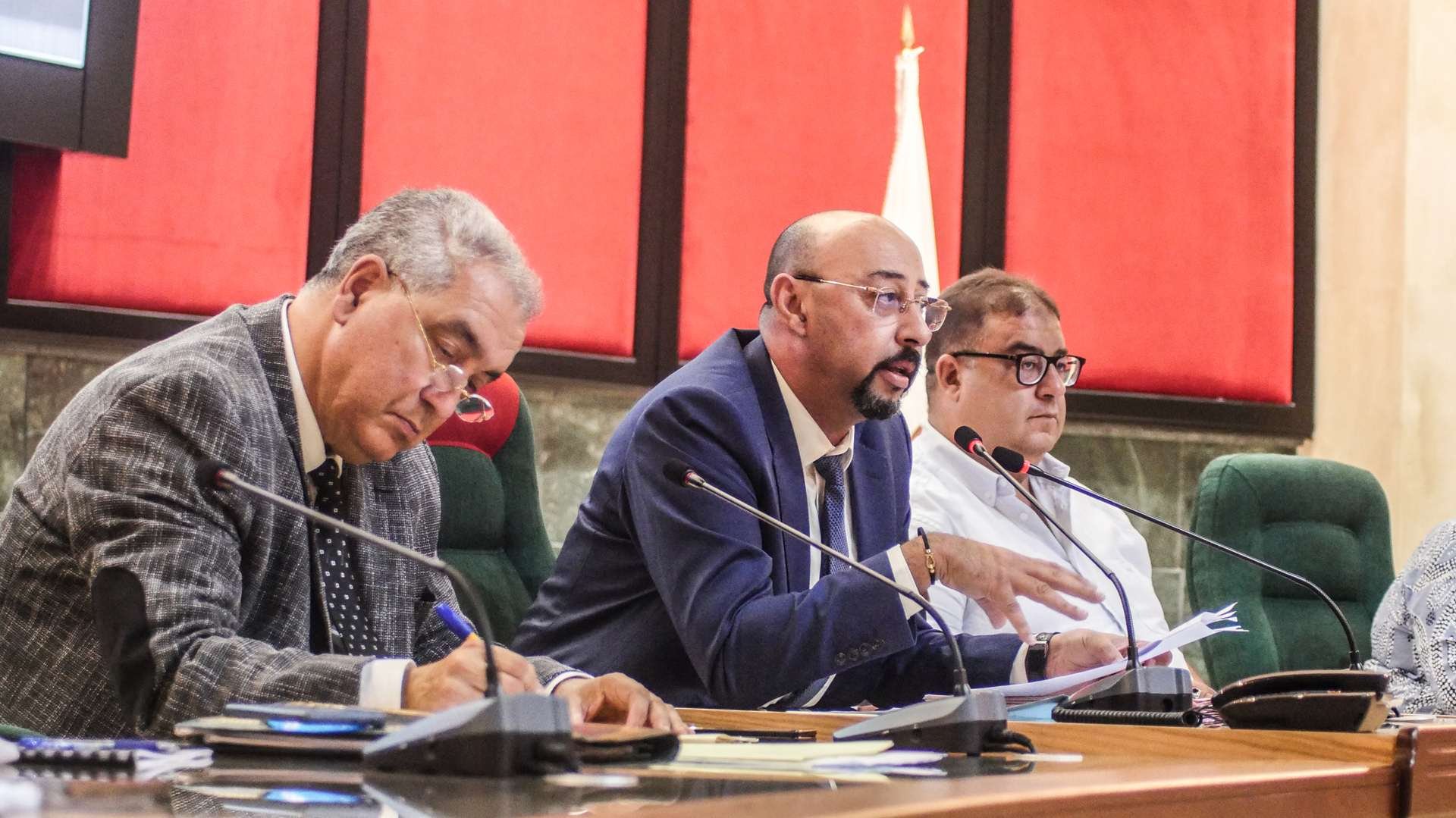 بولعيش الأقرب.. أحزاب التحالف الرباعي بجماعة طنجة تطوي خلافاتها حول منصب نائب الرئيس بإعلان دعم المرشح التجمعي