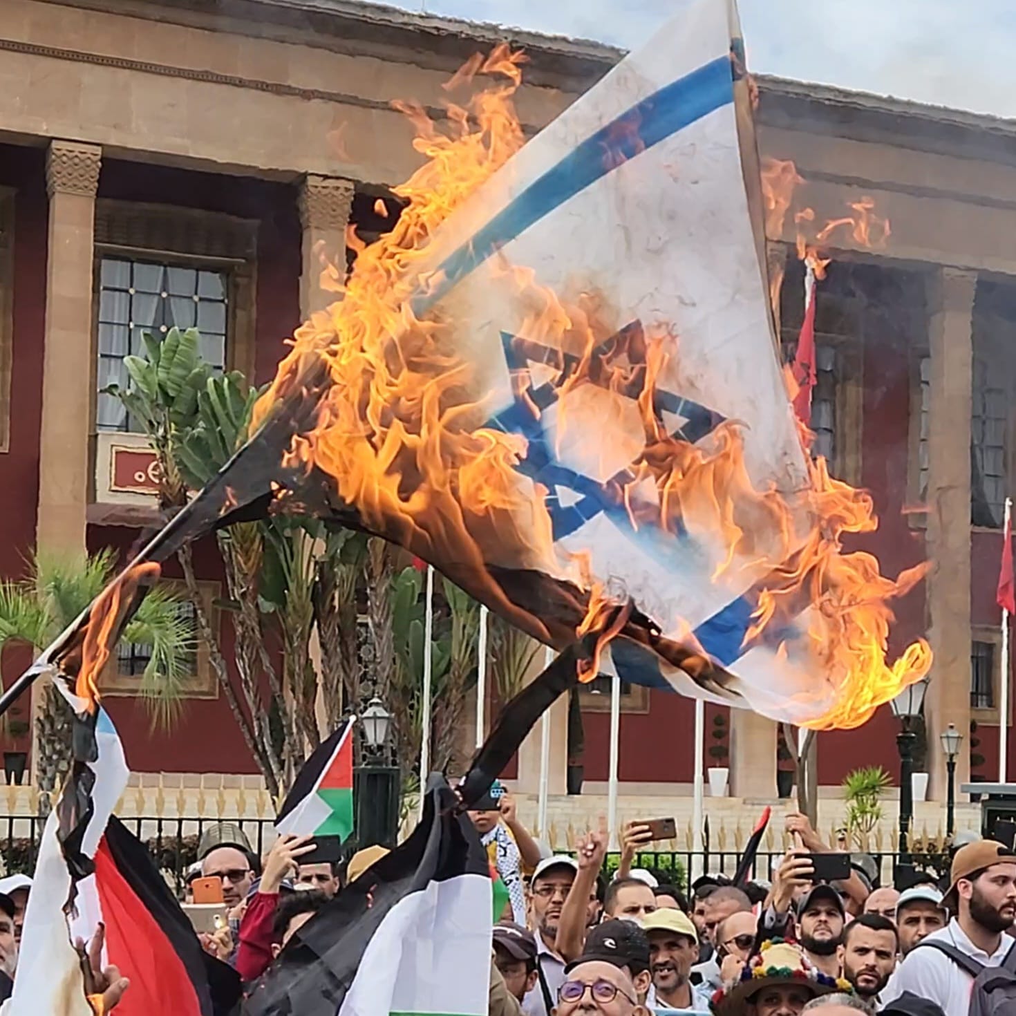 رويترز: المغرب يشهد أضخم مسيرة مناهضة لإسرائيل منذ تطبيع العلاقات بين الرباط وتل أبيب في 2020