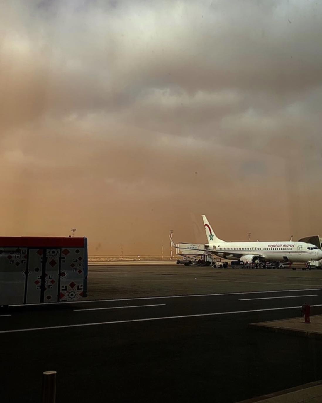 بسبب سوء الأحوال الجوية.. تأخير العديد من الرحلات الجوية بمطار محمد الخامس وتغيير اتجاه أخرى إلى مطارات أخرى