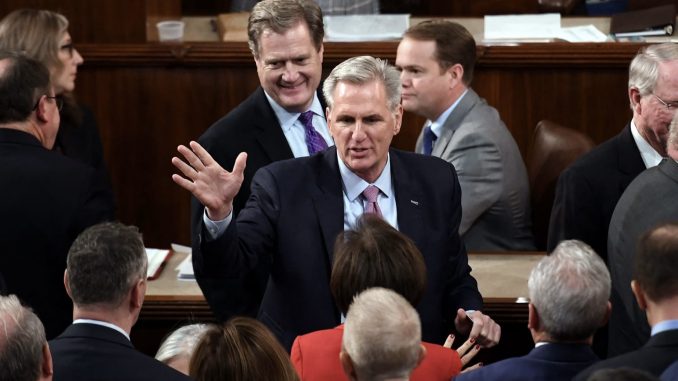 في سابقة تاريخية.. مجلس النواب الأمريكي يعزل رئيسه