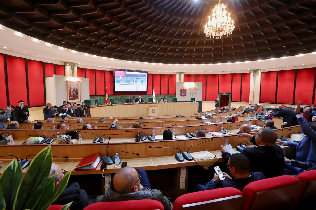 قبل ساعات من انتخاب نائب العمدة.. أغلبية جماعة طنجة منقسمة والمفاوضات لا تزال مستمرة