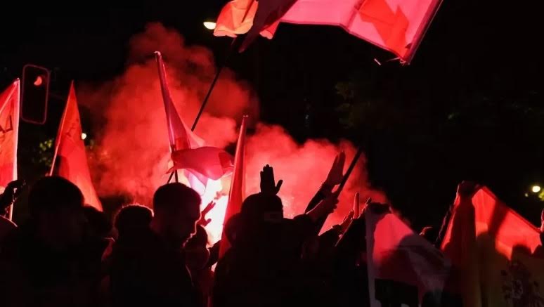 إسبانيا.. مظاهرات عنيفة تخلف مصابين وجرحى مع اقتراب سانشيز من تحقيق ولاية رئاسية جديدة عبر "الكتالونيين"