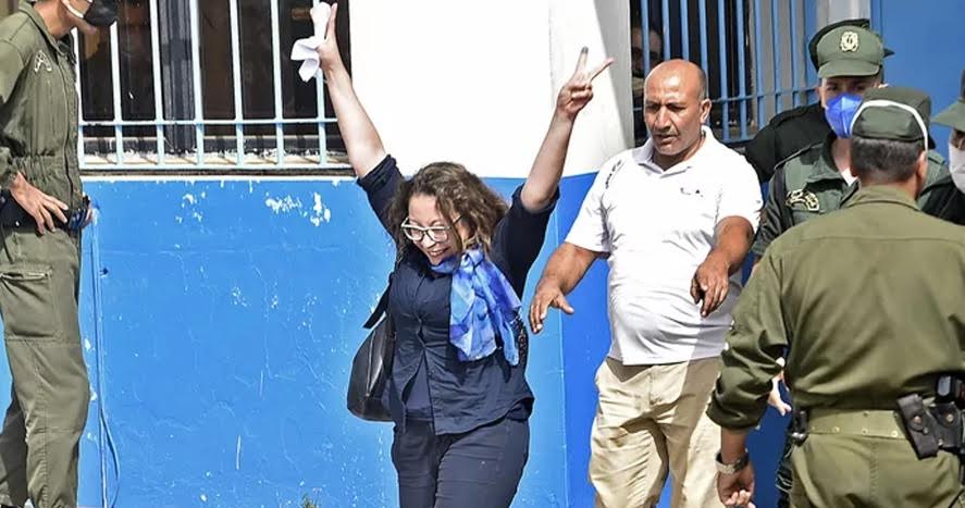  تسببت لها في أزمة مع فرنسا ودفعتها لاتهام المغرب.. الجزائر تحكم على المعارضة "الهاربة" أميرة بوراوي بالسجن النافذ 10 سنوات 