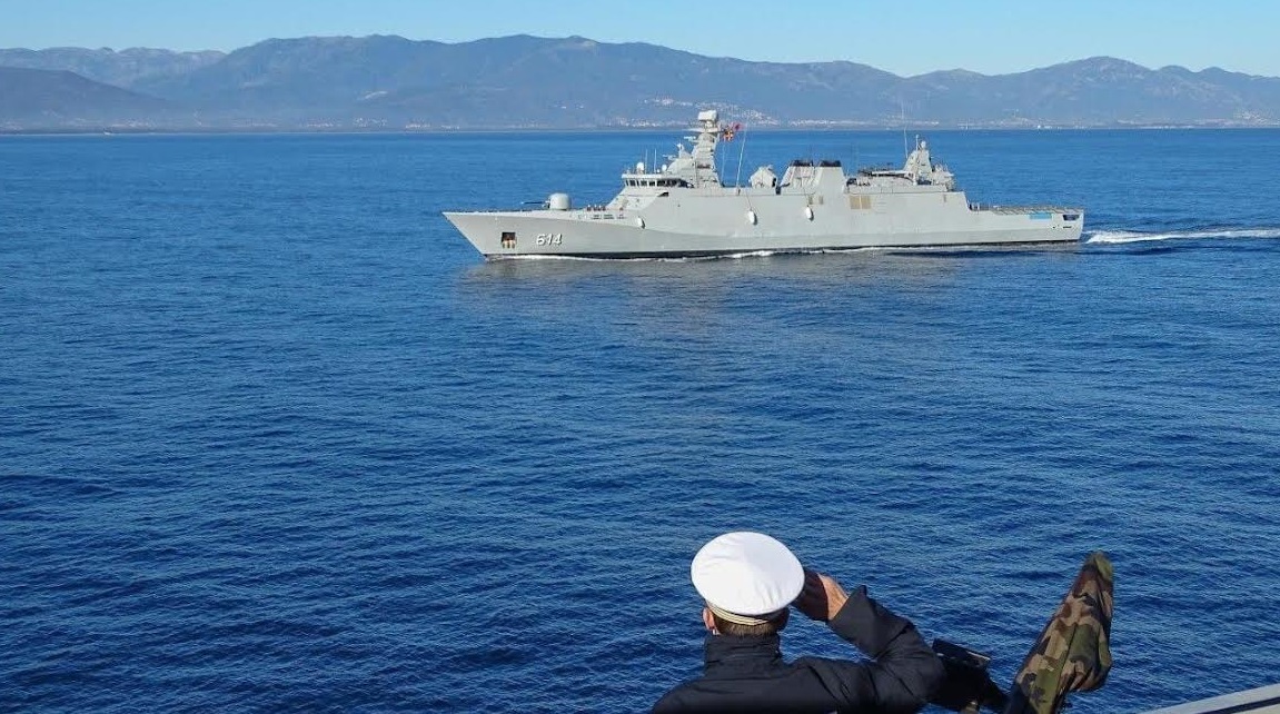  الأولى في عهد الحكومة الجديدة لسانشيز.. مناورات عسكرية بحرية بين المغرب وإسبانيا لمواجهة الأخطار الإرهابية 