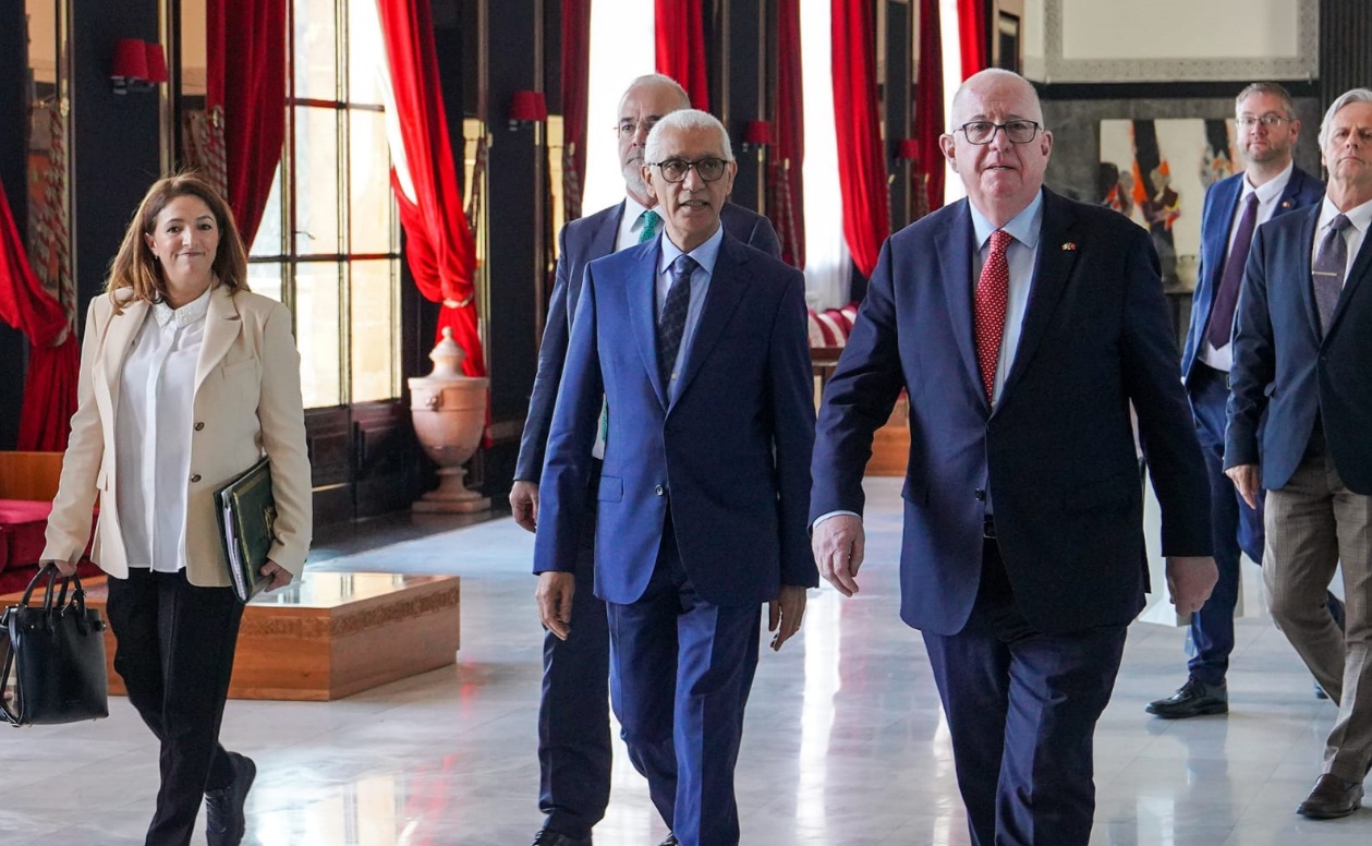  الطالبي العلمي يستقبل رئيس لجنة الشؤون الخارجية والدفاع ببرلمان جمهورية أيرلندا 