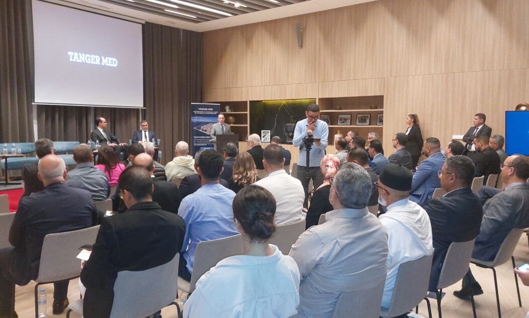  في لقاء مع الفاعلين بأكادير.. ميناء طنجة المتوسطي يبرز دوره المحوري في تصدير الحوامض والبواكر 