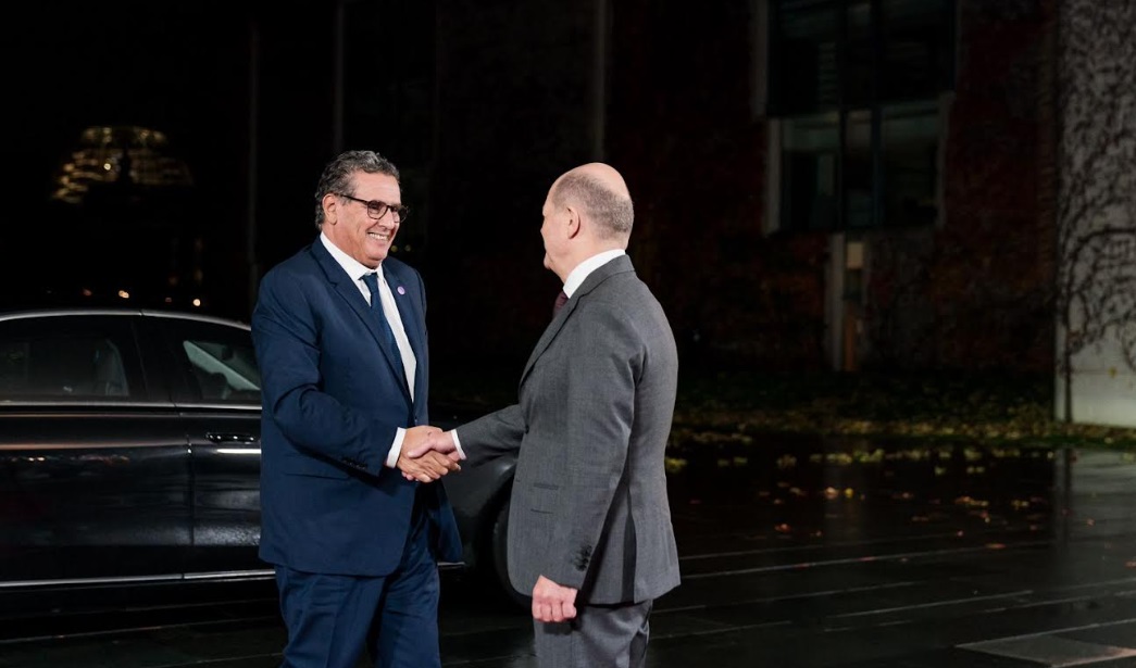 مستشارها اجتمع مع أخنوش.. ألمانيا تضع عينيها على مشروع الهيدروجين الأخضر بالمغرب خلال مؤتمر مجموعة العشرين من أجل إفريقيا