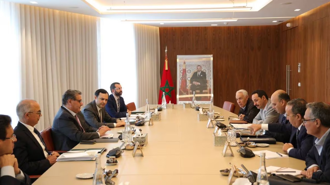  مرصد العمل الحكومي يُحذّر من زواج "الحكومة والنقابات ".. والتنسيقية التعليمية لـ "الصحيفة": النقابات باتت جزء من الحكومة.. وهذا الملف لن يُحل إلا بإسقاط النظام الأساسي 