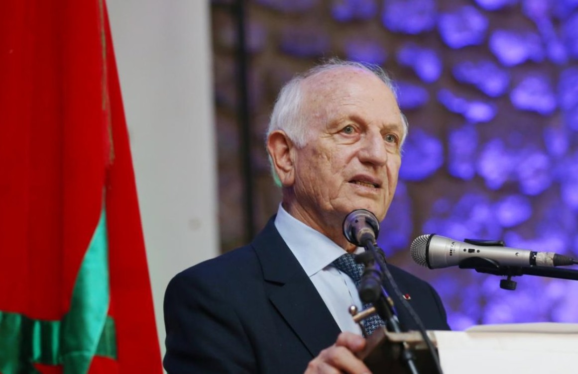 أزولاي يمثل الملك محمد السادس في منتدى باريس للسلام