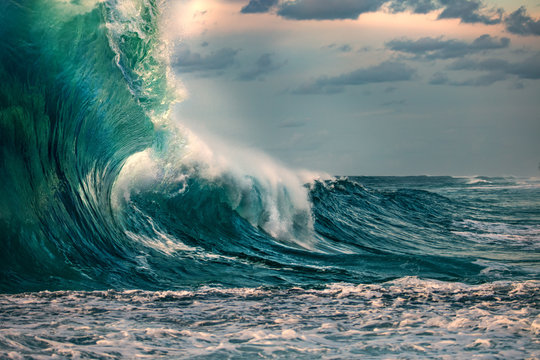  نشرة خاصة.. أمواج عاتية بين أصيلة وطريقة 