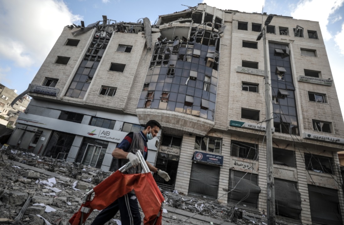 اعتبر أن ما تقوم به إسرائيل يتنافى مع القانون الدولي.. المغرب يشجب قصف مقر اللجنة القطرية لإعادة إعمار غزة