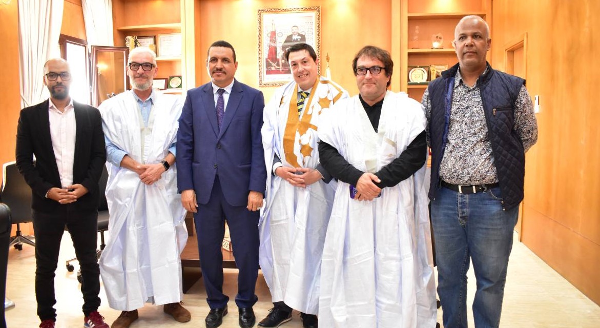  وفد من الصحفيين الإسبان يزور مدينة الداخلة 