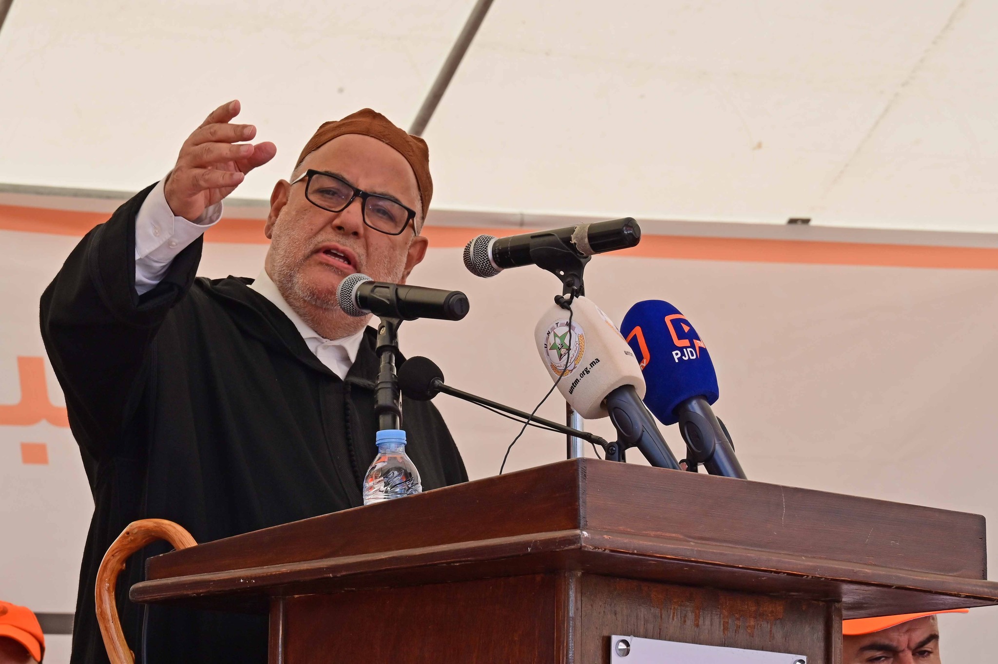 العدالة والتنمية يدعو الأساتذة للعودة إلى فصولهم ويؤكد: حكومة أخنوش "ناقصة المشروعية" وأدخلت المغرب في كارثة وطنية غير مسبوقة