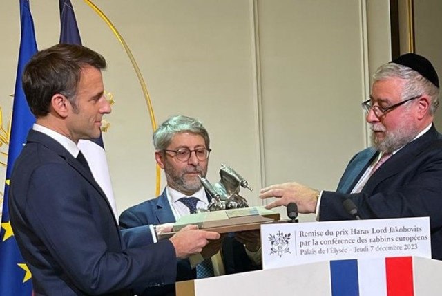 انتقادات تتهم ماكرون بانتهاك مبادئ العلمانية بفرنسا بعد احتفاله في الإليزيه بعيد "حانوكا" الذي يرمز لذكرى استيلاء مجموعة من اليهود على الهيكل في القدس