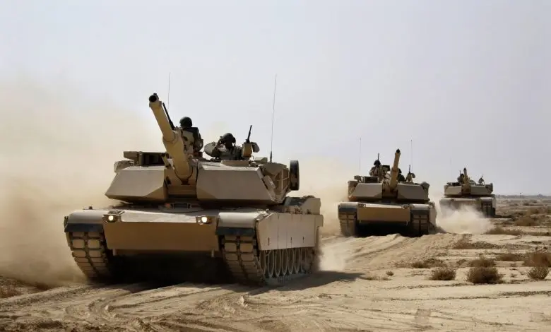  المغرب يتوصل بالجيل الحديث من دبابات "أبرامز" الأمريكية.. وينقلها إلى الصحراء للرفع من قدراته البرية 