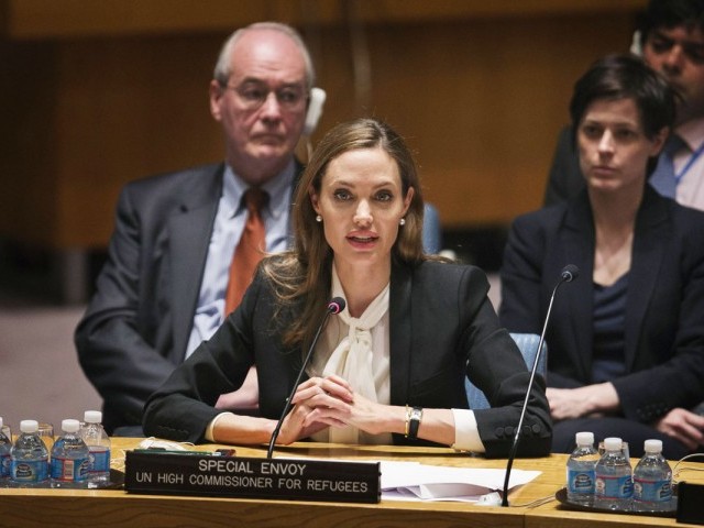 أنجيلا جولي: حقوق الإنسان في العالم كذبة كبيرة وحقيقة "قبيحة" ندركها مع الوقت