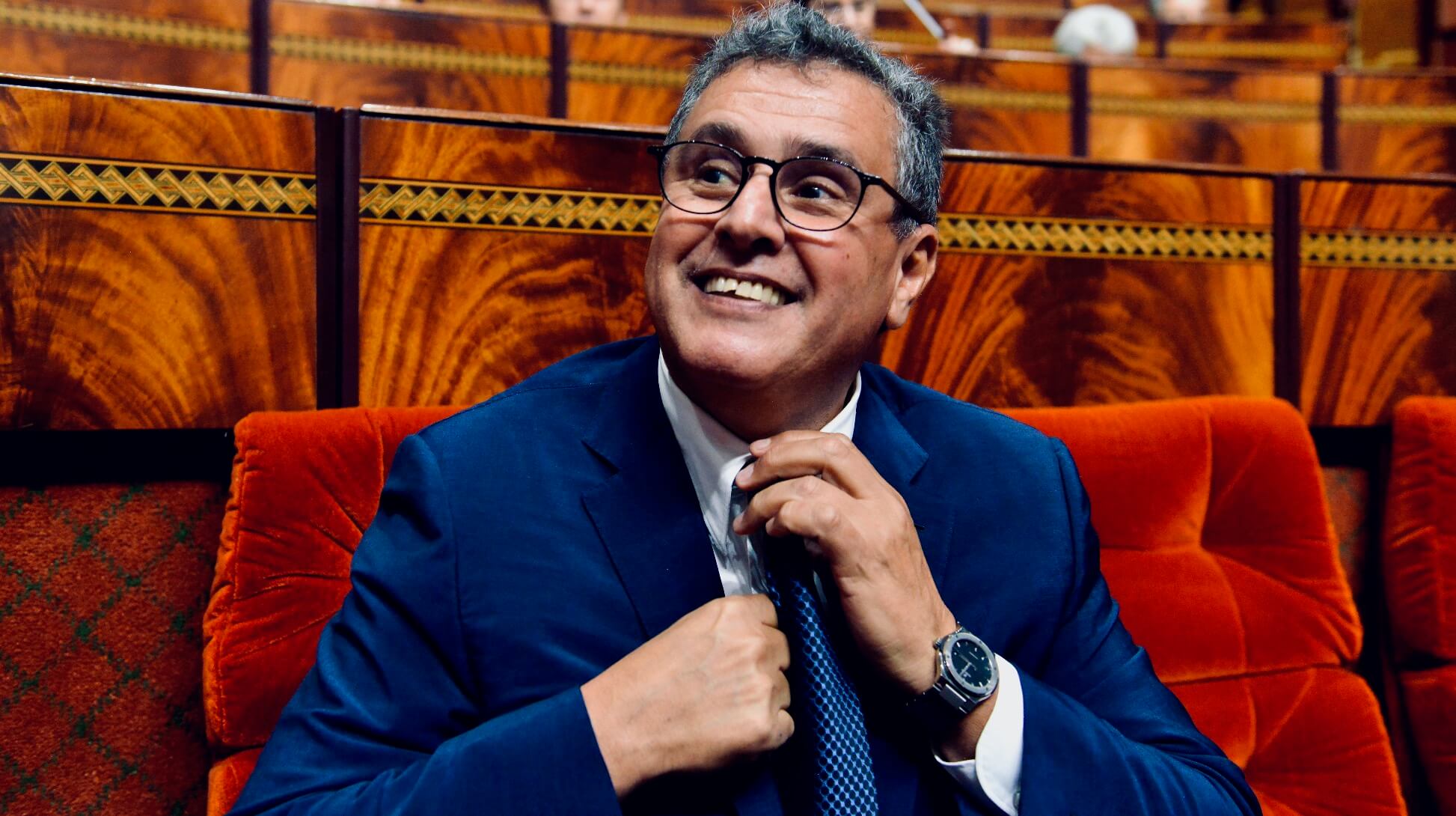  من باطن الأرض إلى الشمس والماء والهواء.. عزيز أخنوش "يَفترسُ" الصفقات غير آبه بأي "تضارب للمصالح"! 