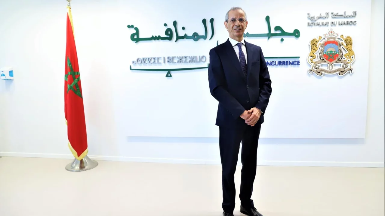  جبهة إنقاذ "لاسامير" تُشكّك في استقلالية مجلس المنافسة وتعتبر تسويته مع شركات المحروقات "سخيفة" بعد أن وصلت أرباحها في سنة 2023 فقط إلى 600 مليار سنتيم 