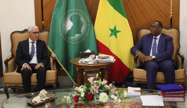 الرئيس السنغالي يوشح الطالبي العلمي بوسام الأسد الوطني من درجة قائد وبرلمانيين مغاربة بأوسمة الأسد الوطني من درجة ضابط