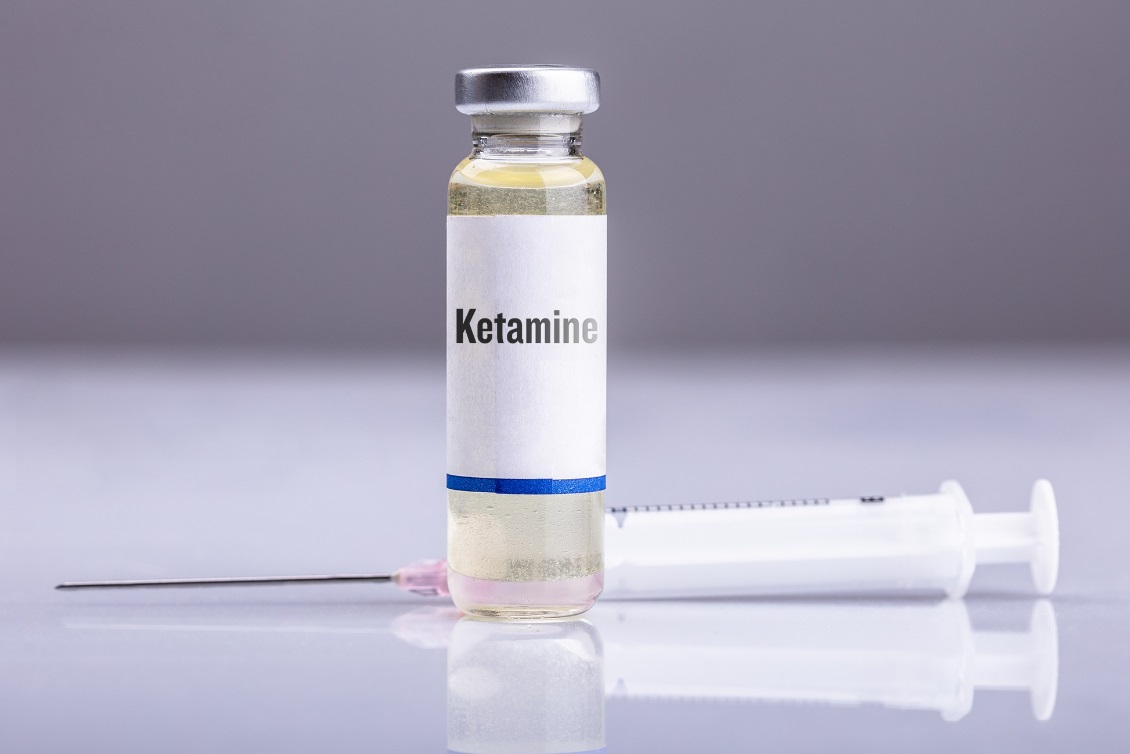  طبيب نفسي يواجه عقوبة سجن تفوق 900 عاما لتزويد مرضاه بمادة الكيتامين 