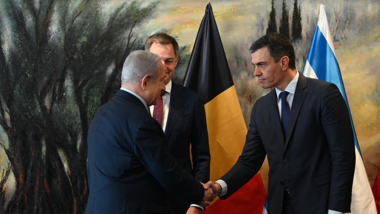 بسبب إسرائيل.. الصحافة الإسبانية تٌعيد أزمة مدريد مع الرباط إلى الواجهة وتعتبر سانشيز هو من كان السبب فيها