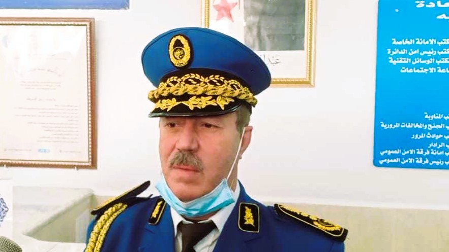 الجزائر تمنع المدير السابق للأمن الوطني من مغادرة البلاد بعد "الواقعة المحرجة" لتسلل شاب إلى مطار وهران