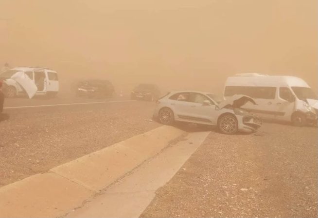  نشرة إنذارية: رياح قوية مع تطاير الغبار محليا يومي الثلاثاء والأربعاء بعدد من مناطق المملكة 