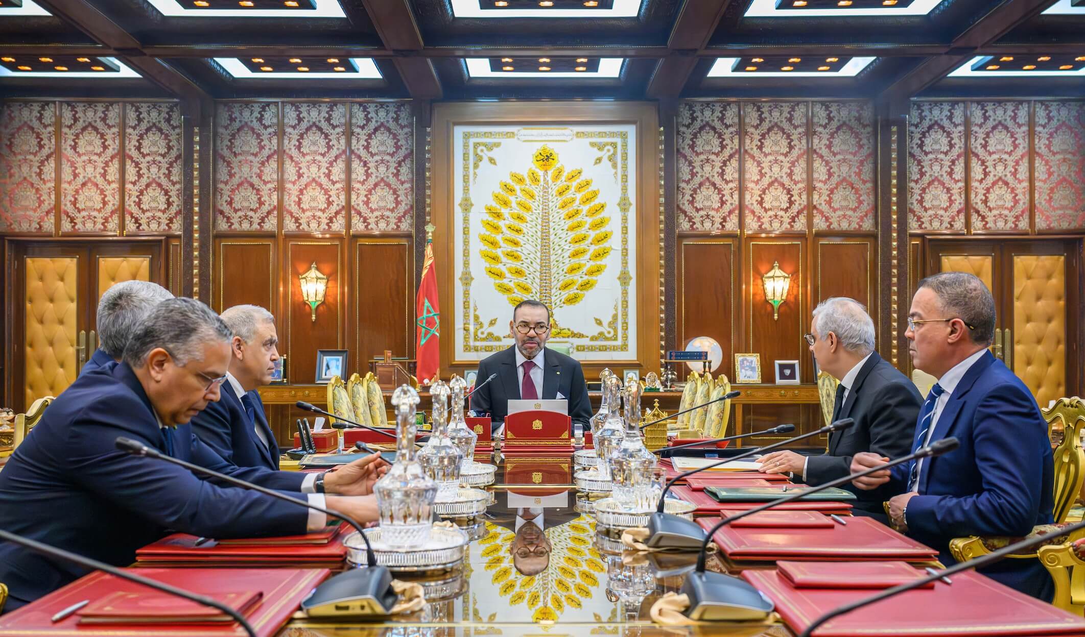 الملك محمد السادس يترأس جلسة عمل خصصت لـ"الوضعية المائية" وَيَحُث الحكومة اعتماد تواصل شفاف ومنتظم مع المواطنين حول التدابير الاستعجالية التي سيتم تفعيلها