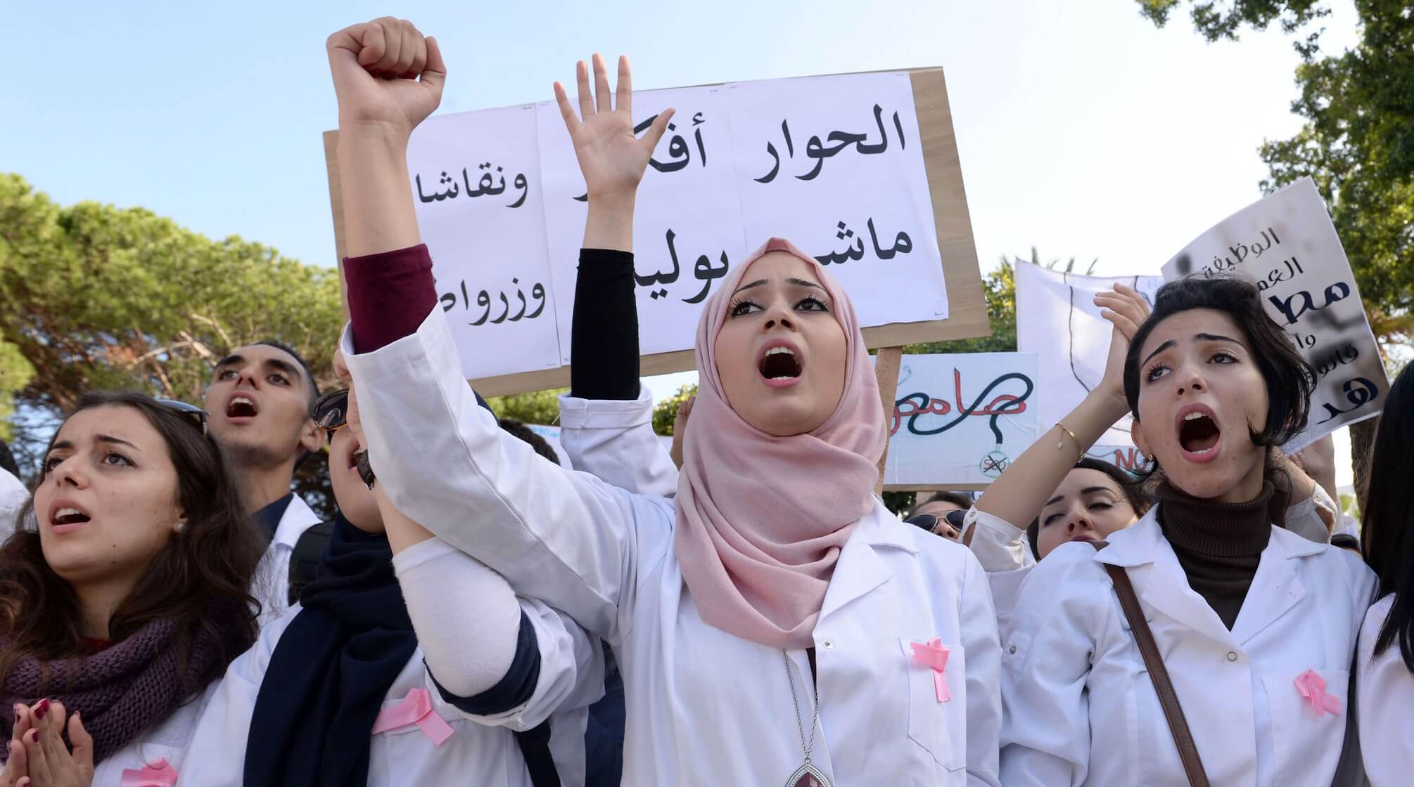 الحكومة تُجَوِّدُ عرضها المالي للشغيلة الصحية و"تنجح" في امتصاص غضبهم وتعليق الإضرابات