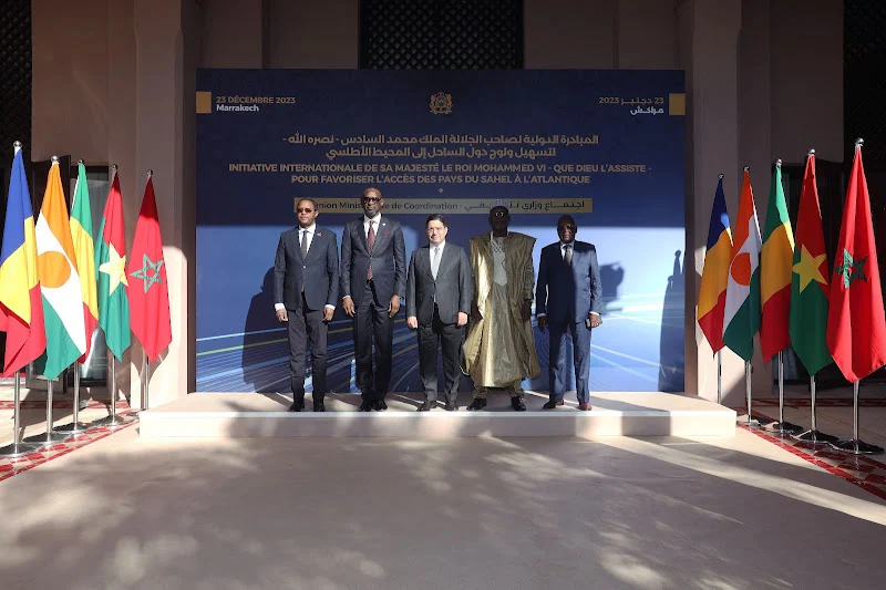 صحيفة "لوموند" الفرنسية: المغرب يمنح منفذا أطلسيا لـ 4 دول إفريقيا في الساحل حيث تملك الجزائر أكبر نفوذها