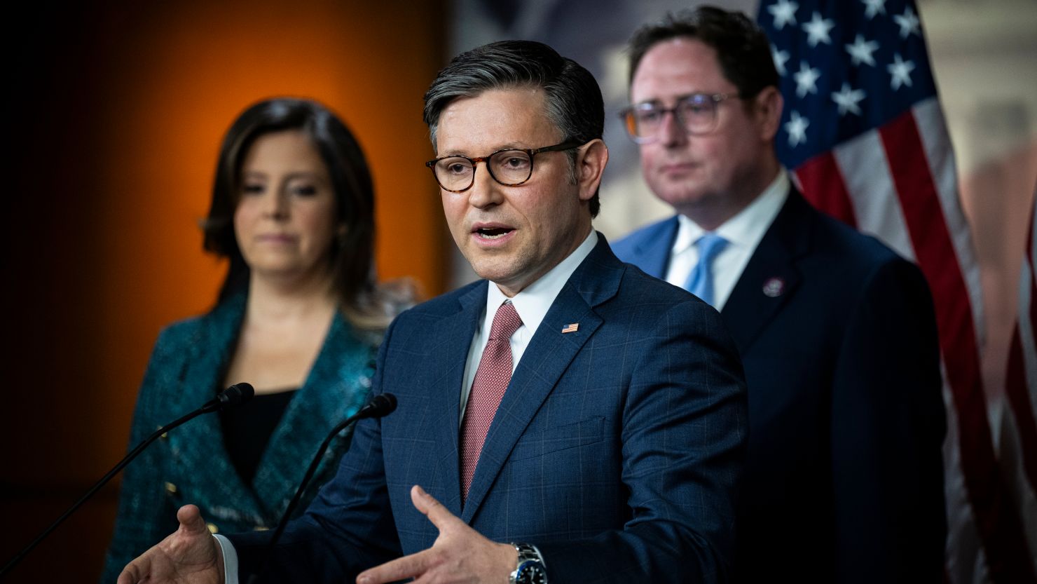 رئيس مجلس النواب الأمريكي: أي موظف حكومي يحتج على دعمنا لحليفتنا إسرائيل يستحق الطرد