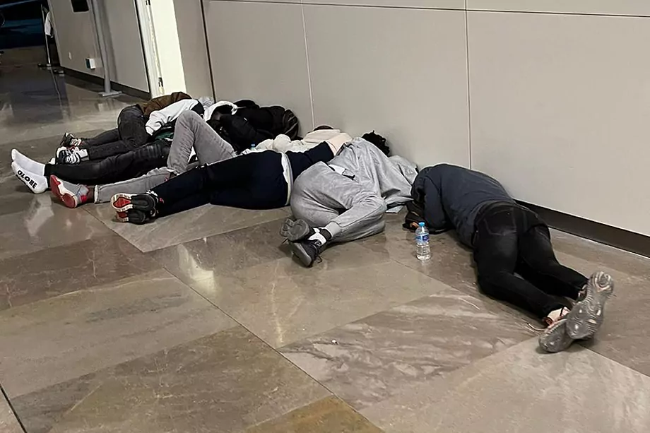 إسبانيا دعت المغرب إلى ضبط رحلات "لارام".. أزمة طالبي اللجوء بمطار مدريد أولى مهام السفير الجديد بالرباط